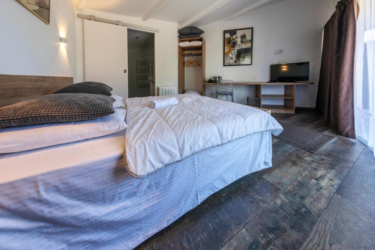 La Jalousie Hotel Saint-Aignan-de-Cramesnil Ngoại thất bức ảnh